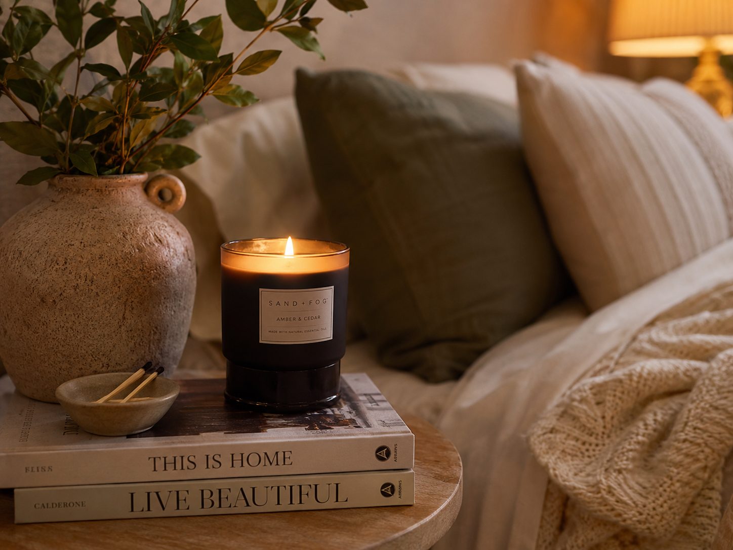 Amber and cedar private-label candle, wholesale home fragrance sample